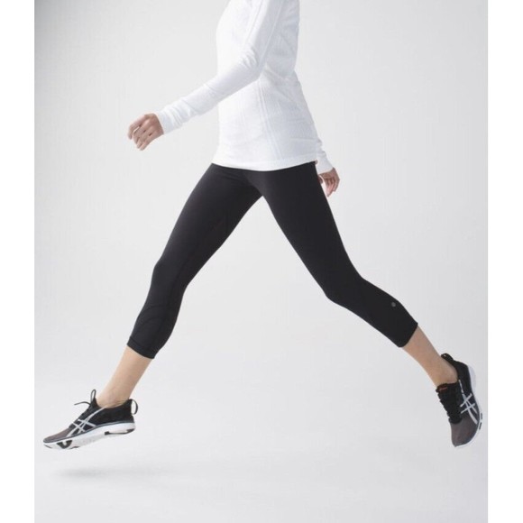 Lululemon Run Inspire Crop II Tight Leggings capri Solid Black Size 2 - Picture 2 of 16
